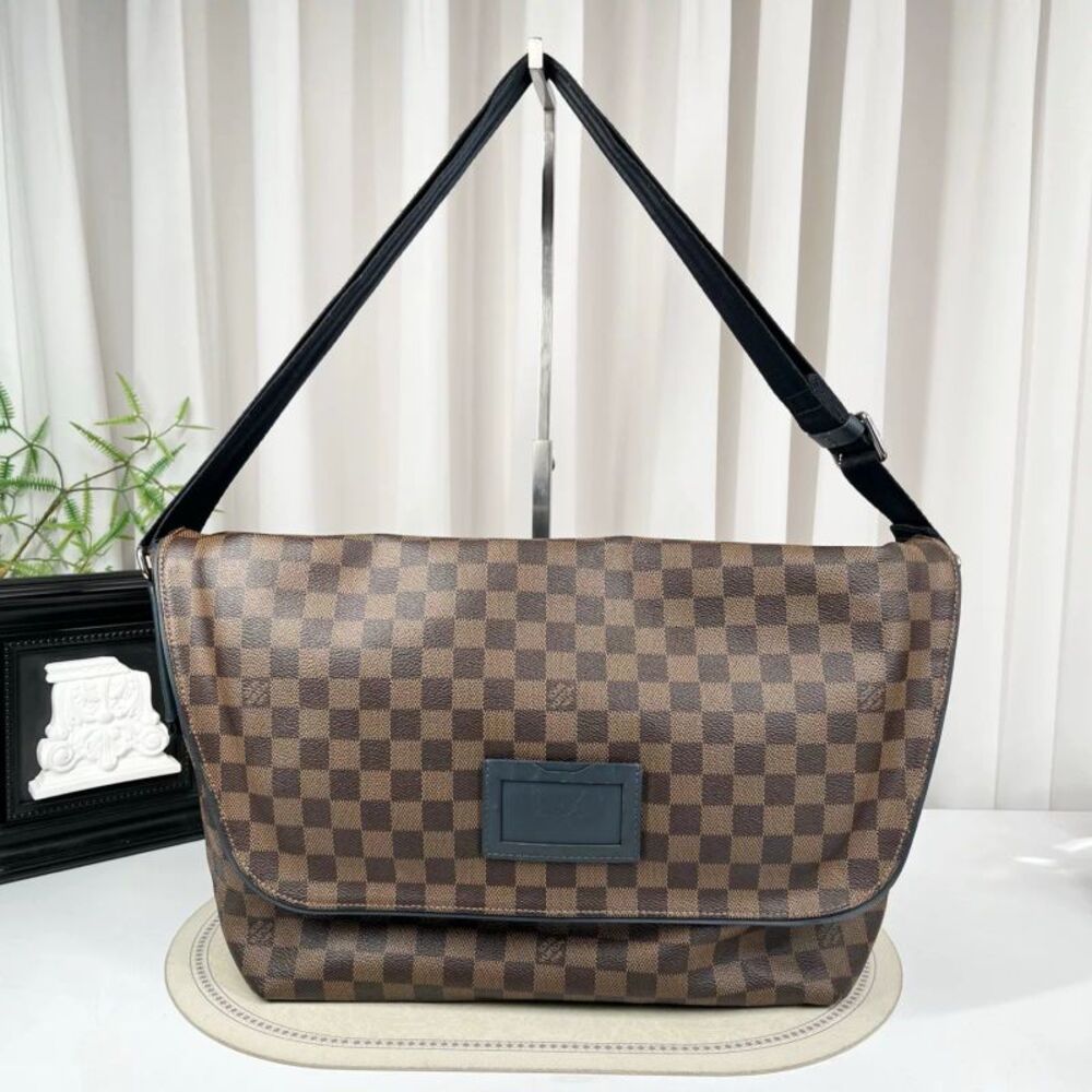 Louis Vuitton Women Pre-Loved Bag Very Good Condition